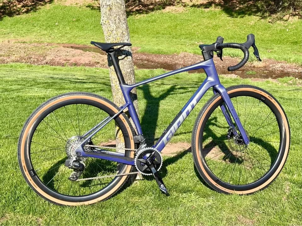 2025 Giant Revolt Advanced Pro 1 | Power Meter CA$4,000CA$4,400 — photo 1