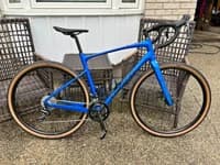 2022 Giant Revolt 2 - Great looking gravel bike for sale — thumbnail 1