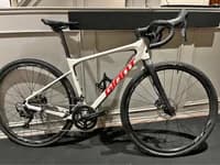 Giant Revolt Advanced 2 gravel bike — thumbnail 1
